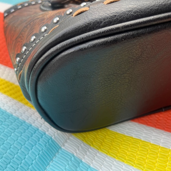 Western Brown Leather—like textured Handbag - Picture 10 of 12